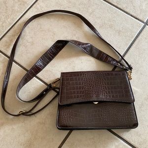 Brown crossbody / shoulder purse